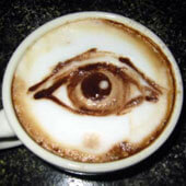Рисунки на кофе. Глаз