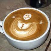 Рисунки на кофе. Снеговиг