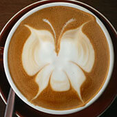 Рисунки на кофе. Бабочка